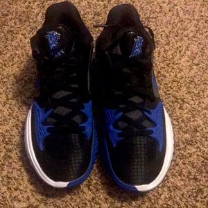 Kyries Nike sneakers kids